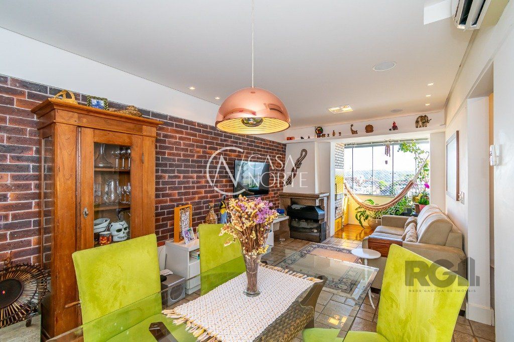 Apartamento à venda com 2 quartos, 77m², 1 vaga, Rua Doutor Murtinho no bairro Petrópolis em Porto Alegre