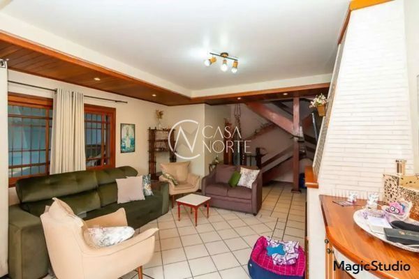 Casa à venda com 5 quartos, 235m², 1 suíte, 4 vagas, Rua Florinha no bairro Cavalhada em Porto Alegre