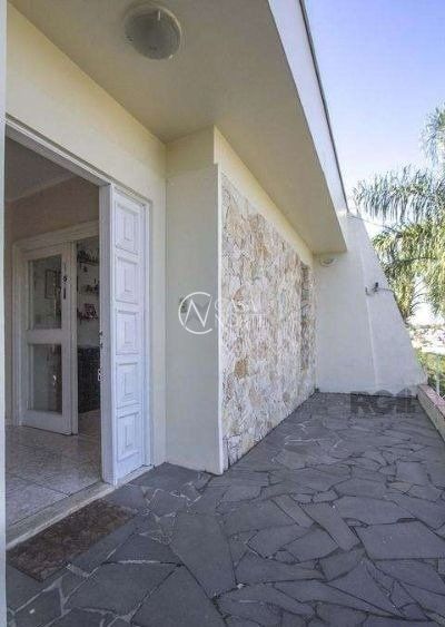 Casa à venda com 3 quartos, 215m², 1 suíte, 2 vagas, Rua Ulisses Cabral, Professor no bairro Chácara das Pedras em Porto Alegre