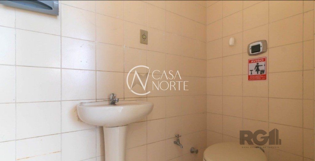 Sala Comercial à venda , 33m², Rua Felix da Cunha no bairro Floresta em Porto Alegre