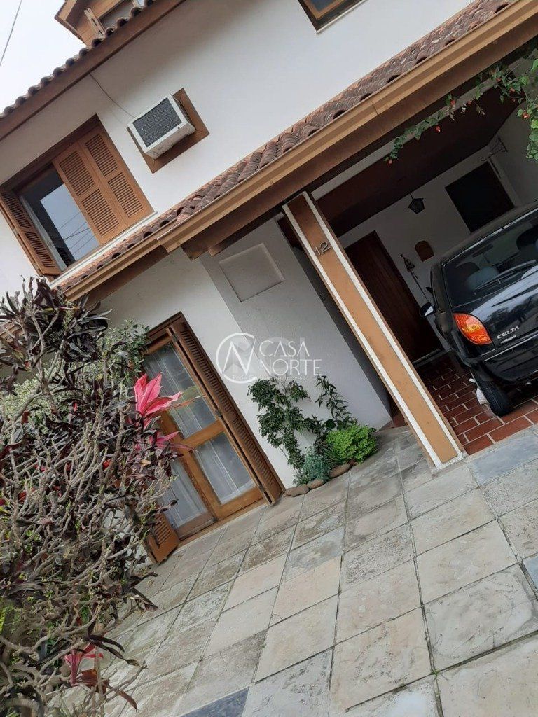 Casa de Condomínio à venda com 3 quartos, 129m², 1 suíte, 4 vagas, Avenida Eduardo Prado no bairro Cavalhada em Porto Alegre