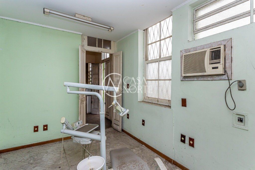 Terreno à venda  com 382m², Avenida Bento Gonçalves no bairro Partenon em Porto Alegre