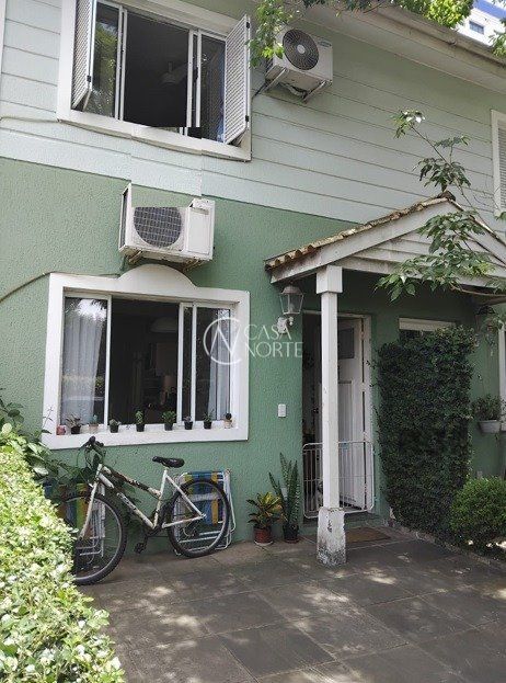 Casa de Condomínio à venda com 2 quartos, 76m², 1 vaga, Rua Engenheiro Frederico Dahne no bairro Sarandi em Porto Alegre