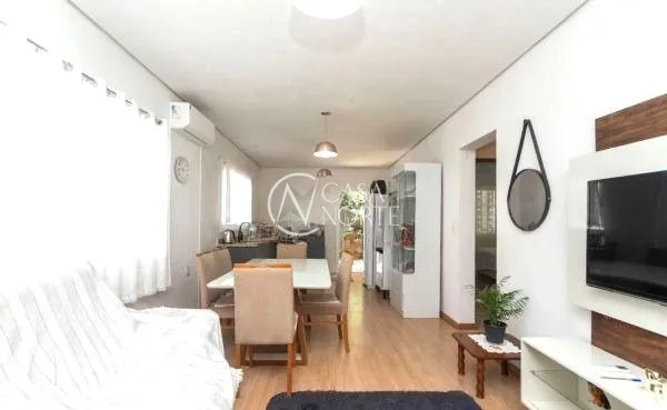 Casa à venda com 2 quartos, 85m², 2 vagas, Rua Hugo Nelson Magalhães no bairro Parque Santa Fé em Porto Alegre