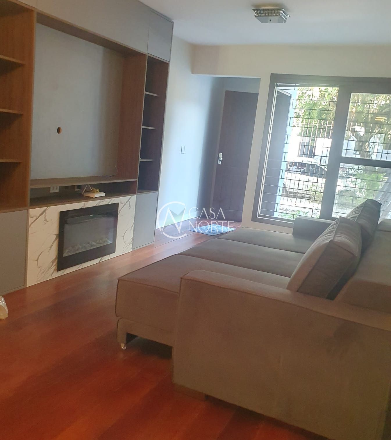 Casa à venda com 4 quartos, 168m², 3 suítes, 1 vaga, Rua Barão de Teffe no bairro Menino Deus em Porto Alegre