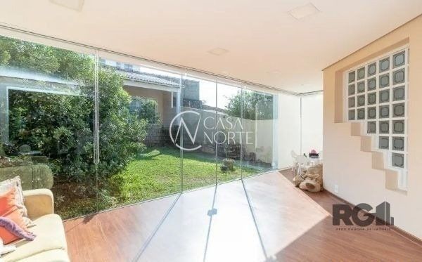 Casa à venda com 3 quartos, 317m², 1 suíte, Rua Joaquim Cruz no bairro Santo Antônio em Porto Alegre