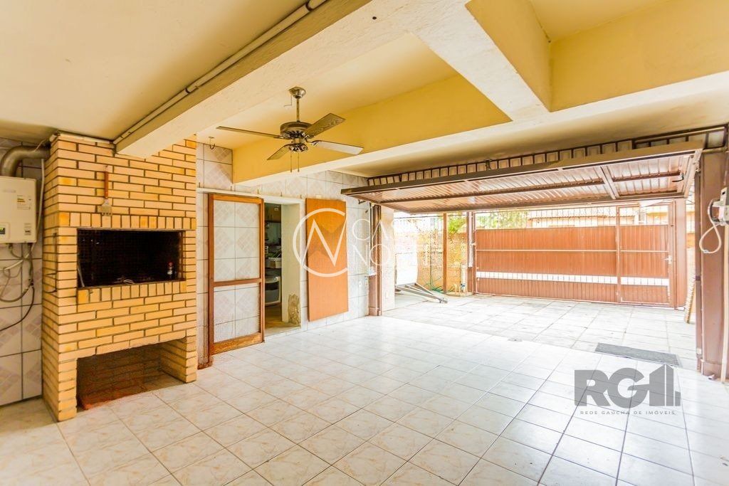 Casa à venda com 3 quartos, 126m², 1 suíte, 3 vagas, Rua Heitor Manganelli no bairro Jardim Itu em Porto Alegre