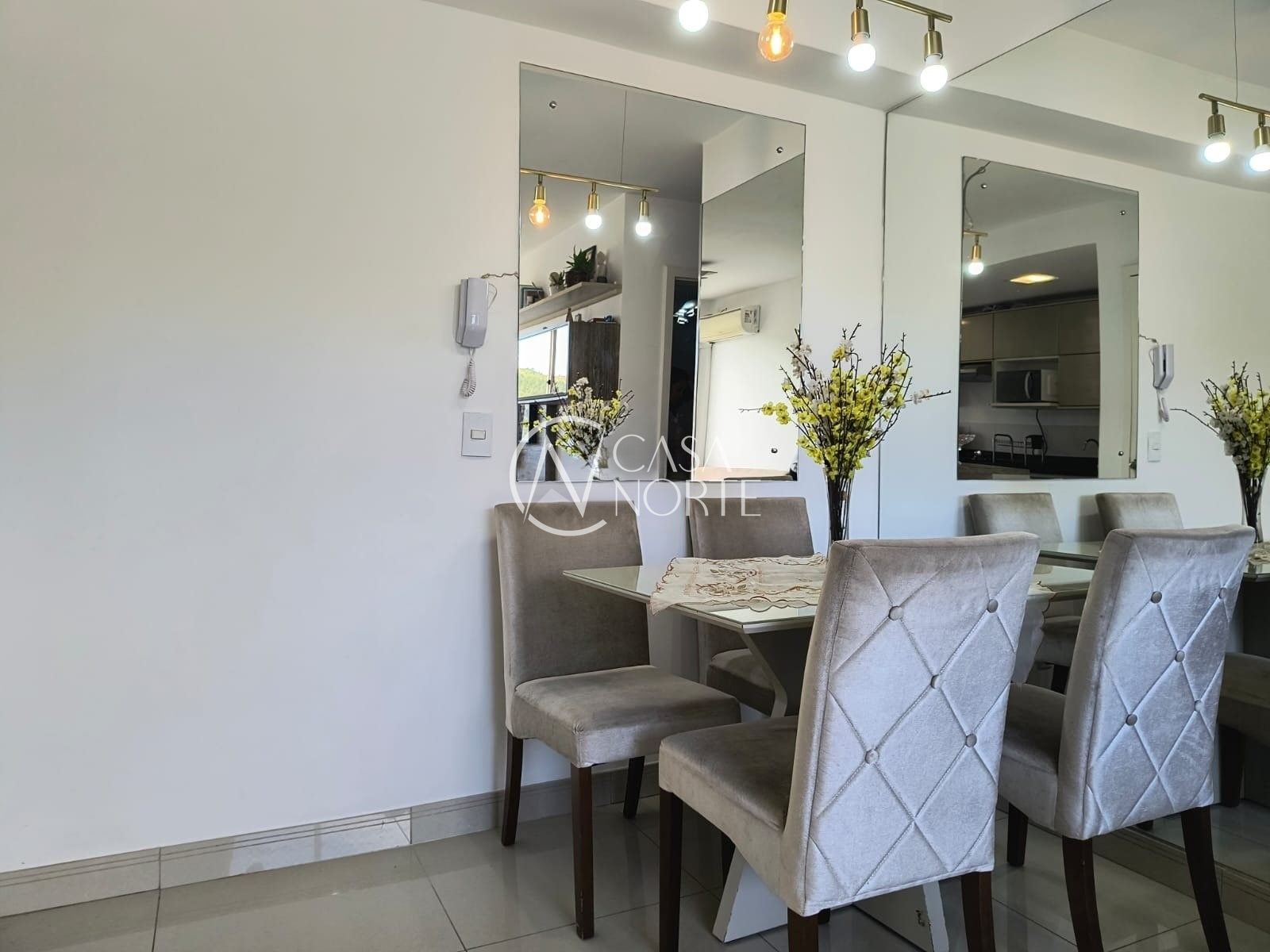 Apartamento à venda com 2 quartos, 52m², 1 vaga, Rua Carlos Reverbel no bairro Jardim Carvalho em Porto Alegre