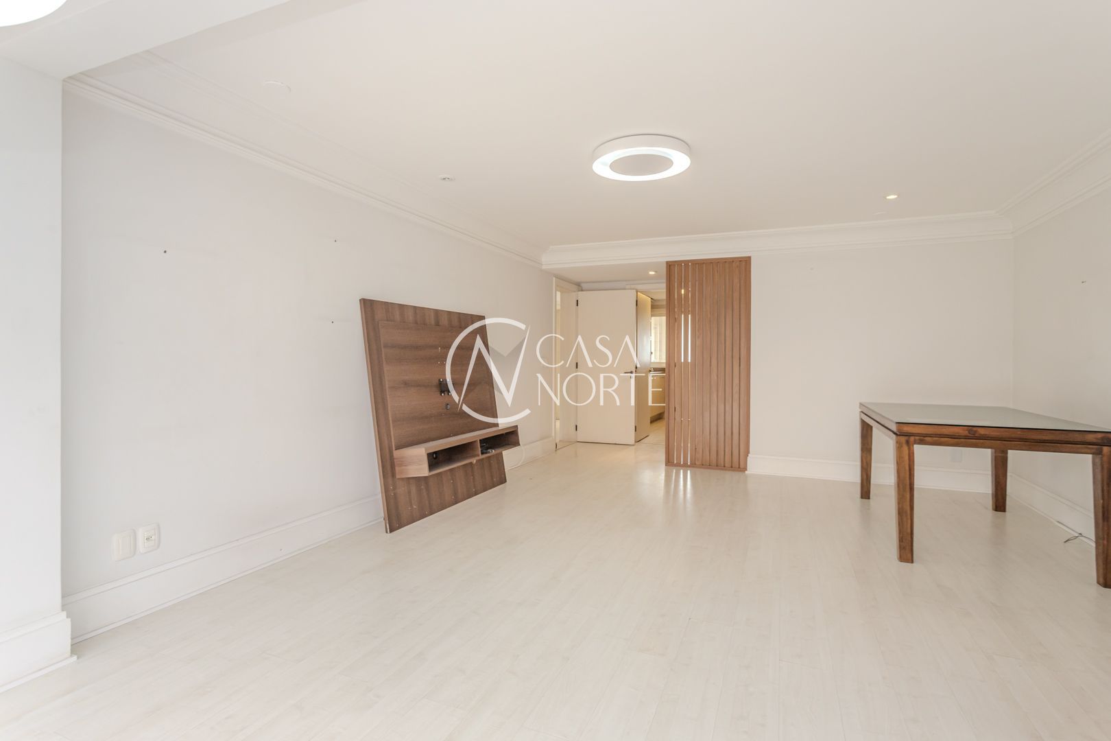 Apartamento à venda com 3 quartos, 125m², 1 suíte, 1 vaga, Praça Doutor Maurício Cardoso no bairro Moinhos de Vento em Porto Alegre