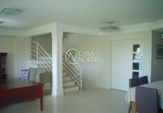 Casa à venda com 5 quartos, 335m², 1 suíte, 4 vagas, Rua Pedro A. A. de Freitas Filho no bairro Jardim Sabará em Porto Alegre