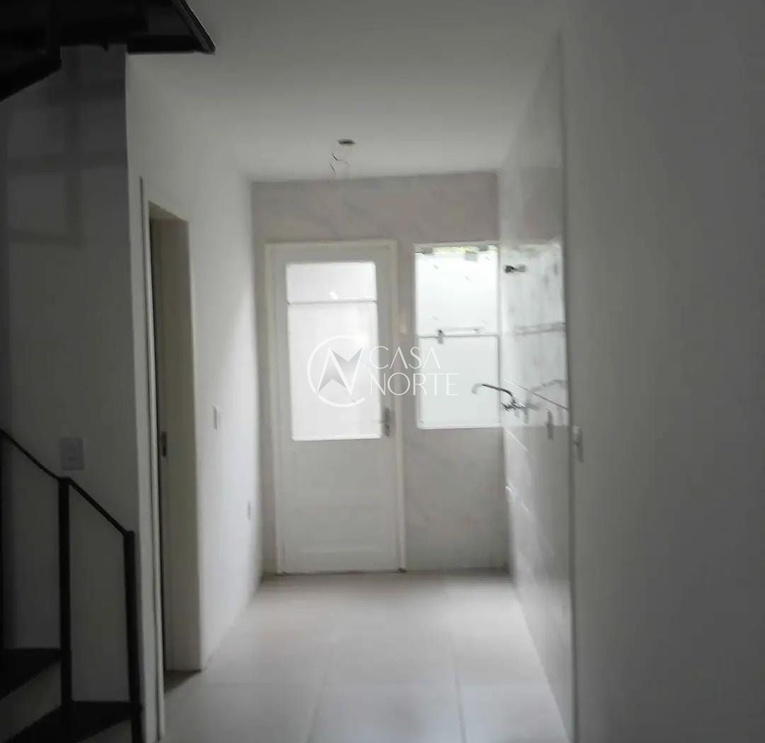 Sobrado à venda com 2 quartos, 47m², Avenida Juca Batista no bairro Hípica em Porto Alegre