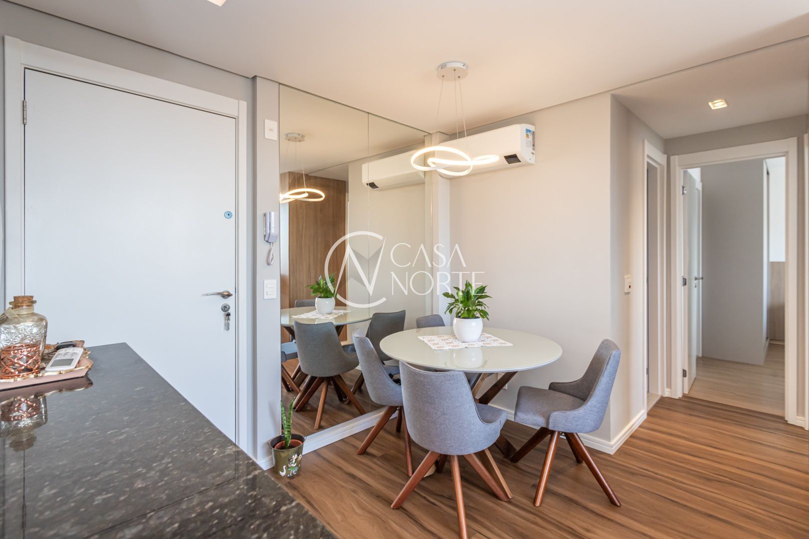 Apartamento à venda com 2 quartos, 57m², 1 suíte, 1 vaga, Rua Nunes Machado no bairro Menino Deus em Porto Alegre