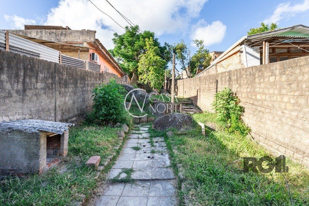Terreno à venda  com 435m², Rua Caieira no bairro Medianeira em Porto Alegre