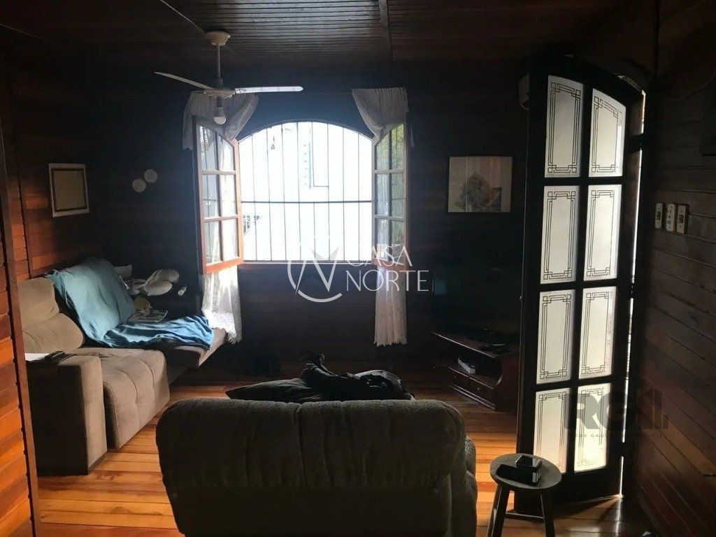 Casa à venda com 4 quartos, 170m², 1 vaga, Rua Nero José da Silva Filho no bairro Partenon em Porto Alegre