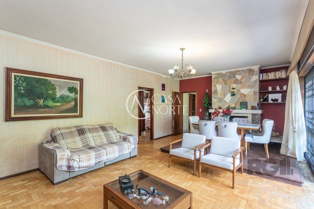 Casa à venda com 3 quartos, 387m², 3 suítes, 3 vagas, Rua Tunísia no bairro Vila Ipiranga em Porto Alegre