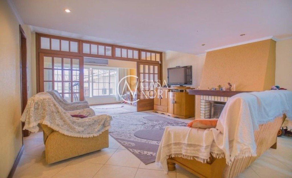 Casa à venda com 3 quartos, 309m², 1 suíte, 3 vagas, Rua Eurico Lara no bairro Medianeira em Porto Alegre