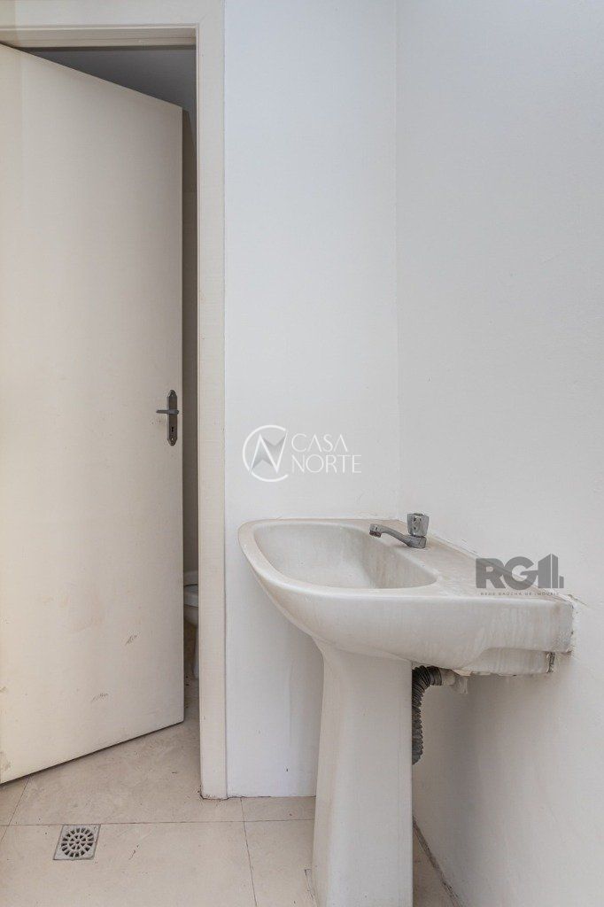 Sala Comercial à venda , 157m², Avenida Senador Salgado Filho no bairro Centro Histórico em Porto Alegre