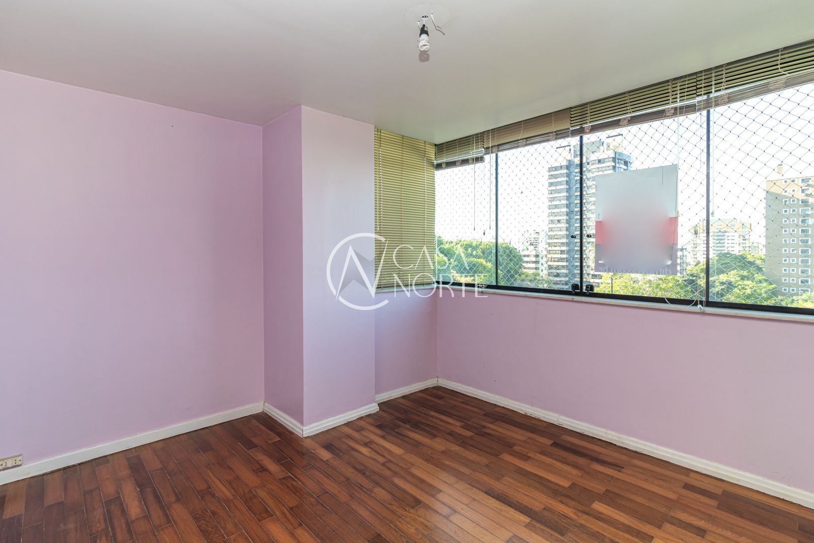 Cobertura à venda com 3 quartos, 203m², 1 suíte, 2 vagas, Rua Gonçalves Dias no bairro Menino Deus em Porto Alegre