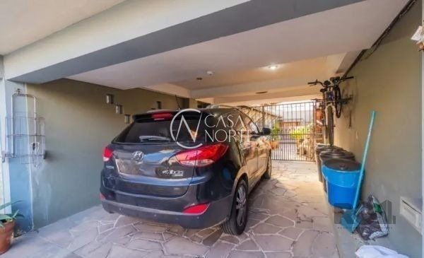 Casa à venda com 8 quartos, 442m², 3 suítes, 8 vagas, Rua Honório Lemos no bairro Vila João Pessoa em Porto Alegre