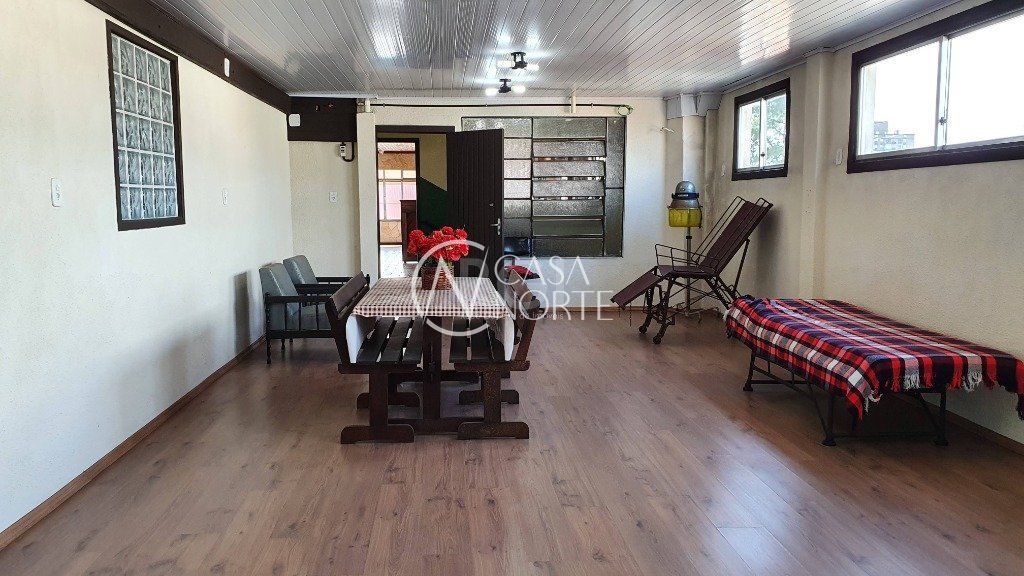 Prédio Comercial à venda com 3 quartos, 350m², 4 vagas, Rua Joaquim Silveira no bairro São Sebastião em Porto Alegre