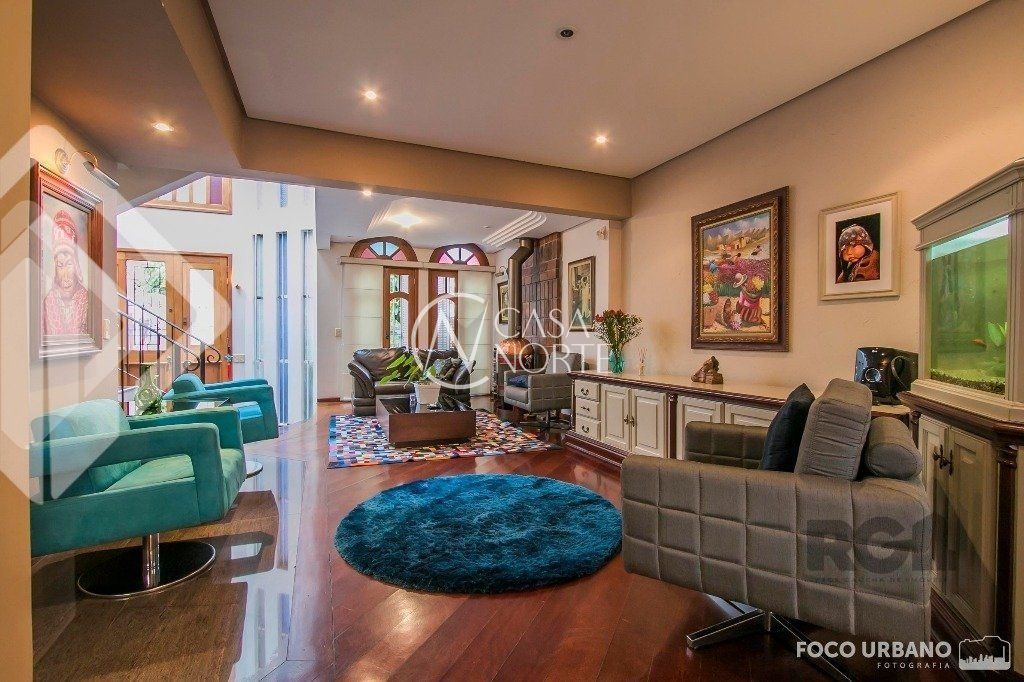 Casa à venda com 3 quartos, 397m², 1 suíte, 4 vagas, Rua Maestro Salvador Campanella no bairro Jardim Itu em Porto Alegre