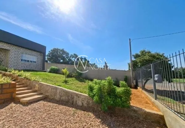 Casa à venda com 2 quartos, 85m², 2 vagas, Rua Hugo Nelson Magalhães no bairro Parque Santa Fé em Porto Alegre