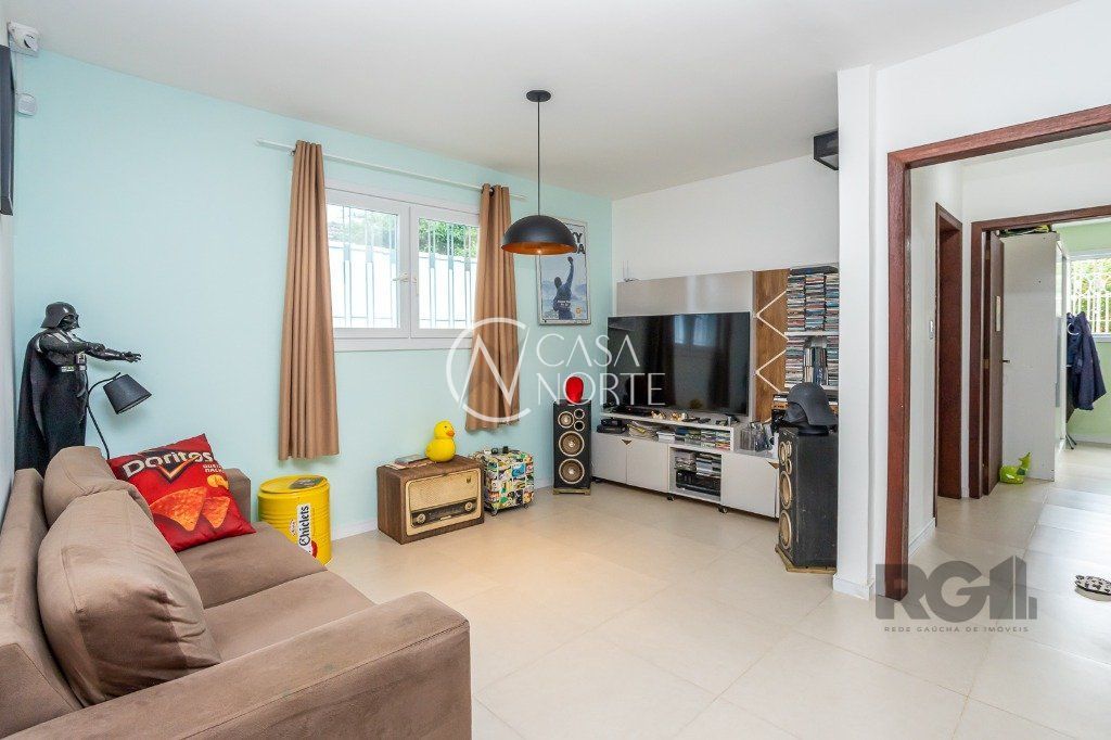 Casa à venda com 3 quartos, 167m², 3 vagas, Rua João Alfredo Mello no bairro Jardim Sabará em Porto Alegre