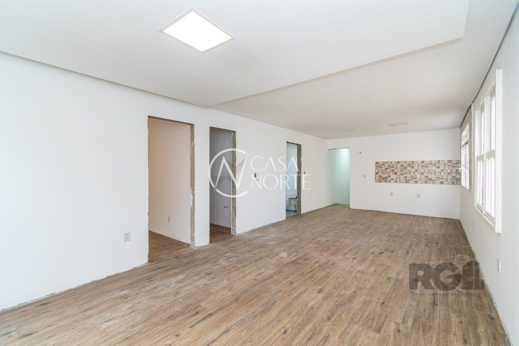Casa à venda com 3 quartos, 96m², 2 suítes, 3 vagas, Rua Ursa Maior no bairro Cristal em Porto Alegre