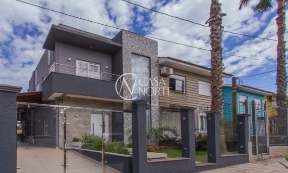 Casa à venda com 3 quartos, 185m², 1 suíte, 3 vagas, Rua Chácara das Nascentes no bairro Lomba do Pinheiro em Porto Alegre