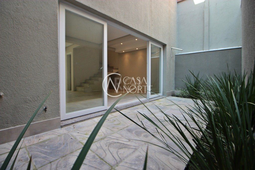 Casa à venda com 3 quartos, 190m², 1 suíte, 2 vagas, Rua Buarque de Macedo no bairro São Geraldo em Porto Alegre