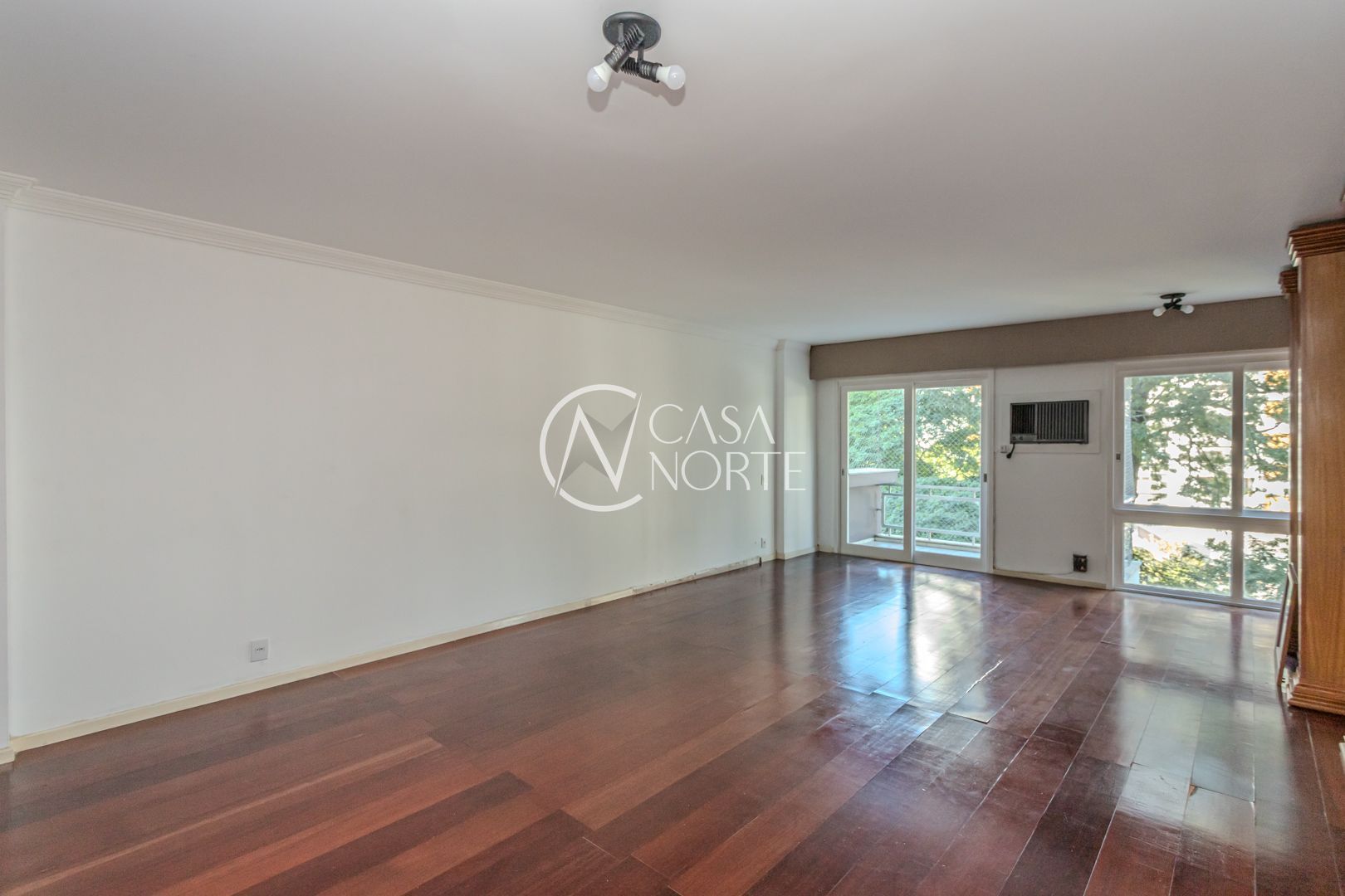 Apartamento à venda com 3 quartos, 168m², 1 suíte, 1 vaga, Rua Doutor Timóteo no bairro Moinhos de Vento em Porto Alegre