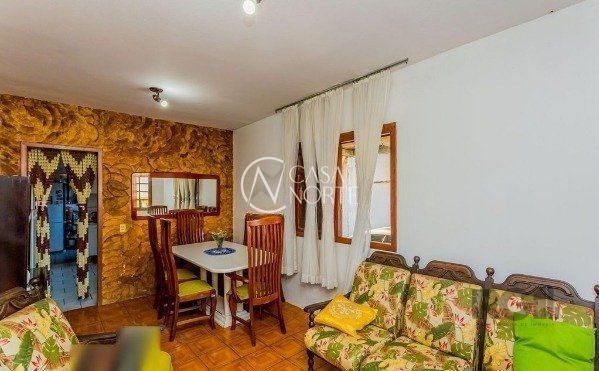 Casa à venda com 9 quartos, 300m², 2 suítes, 5 vagas, Rua Vladimir Herzog no bairro Jardim Carvalho em Porto Alegre