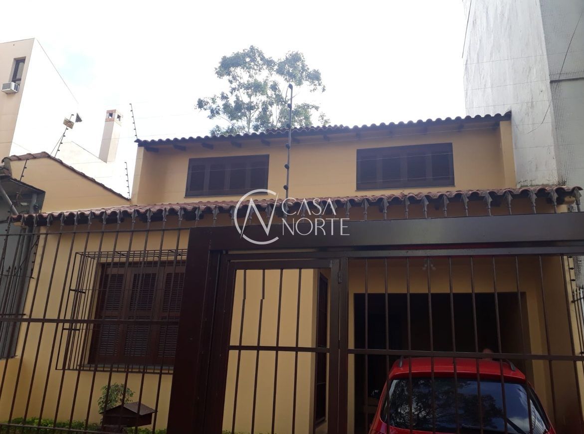Casa à venda com 3 quartos, 200m², 1 suíte, 3 vagas, Rua Carlos Trein Filho no bairro Auxiliadora em Porto Alegre