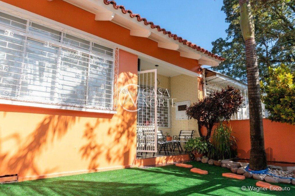 Casa à venda com 3 quartos, 197m², 1 suíte, 4 vagas, Rua Alfredo Varela no bairro Teresópolis em Porto Alegre