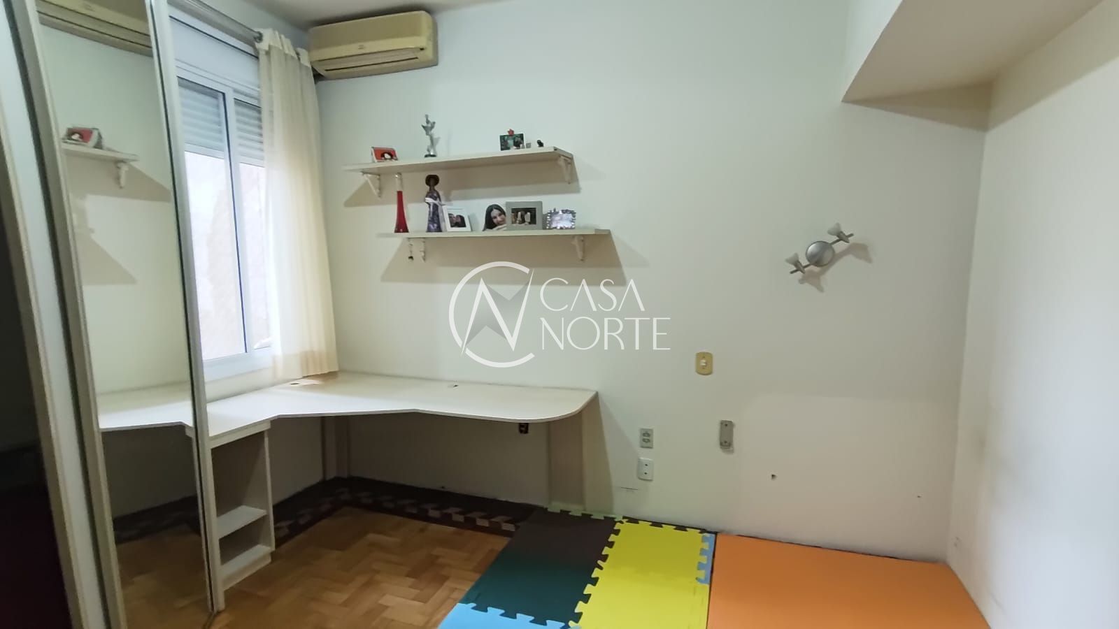 Apartamento à venda com 3 quartos, 141m², Travessa Ferreira de Abreu no bairro Santana em Porto Alegre