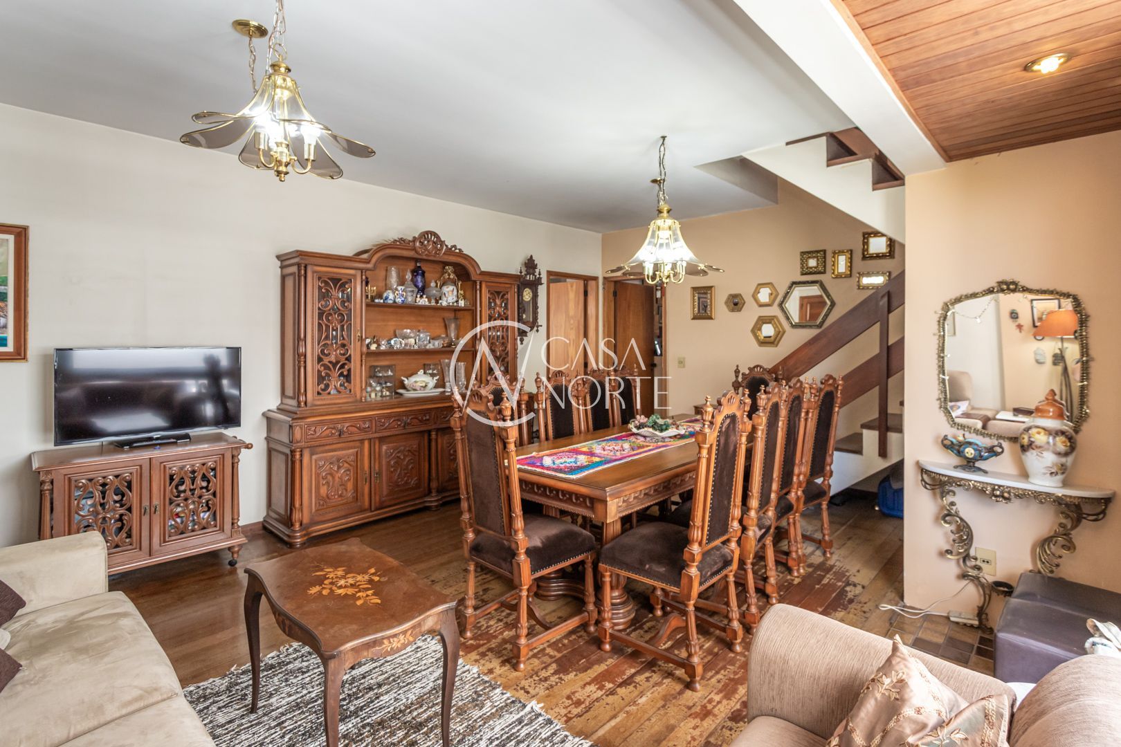 Cobertura à venda com 3 quartos, 261m², 1 suíte, 2 vagas, Rua Professor Cristiano Fischer no bairro Jardim do Salso em Porto Alegre