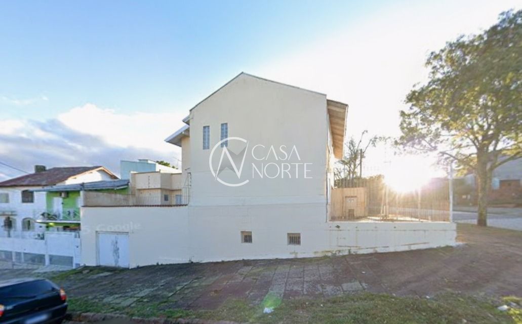 Casa à venda com 4 quartos, 315m², 3 suítes, 2 vagas, Rua Caldre e Fião no bairro Santo Antônio em Porto Alegre