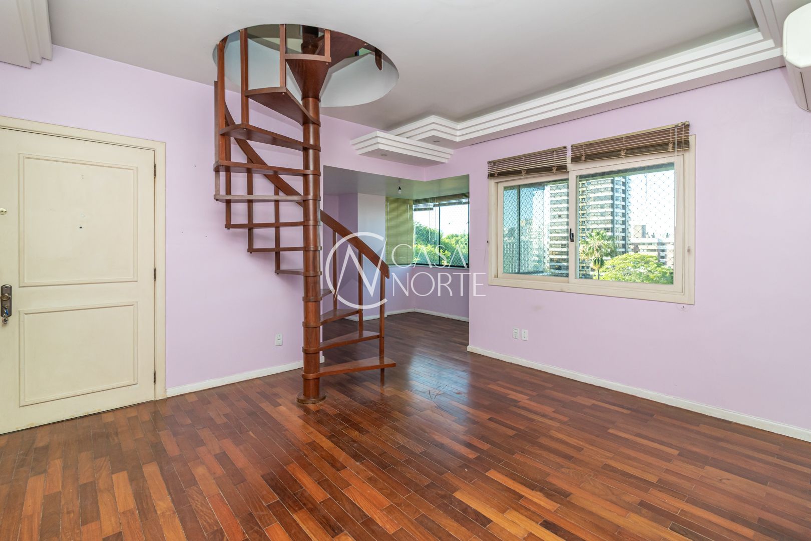 Cobertura à venda com 3 quartos, 203m², 1 suíte, 2 vagas, Rua Gonçalves Dias no bairro Menino Deus em Porto Alegre