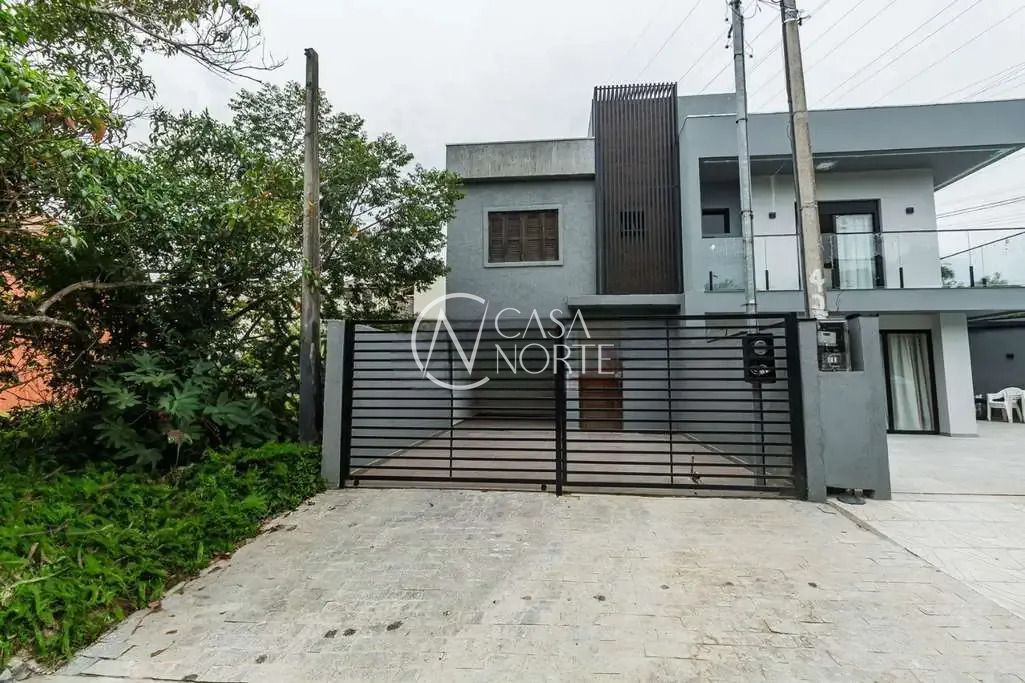 Casa à venda com 3 quartos, 102m², 1 suíte, 2 vagas, Rua Ronaldo Molina de Quadros no bairro Mário Quintana em Porto Alegre