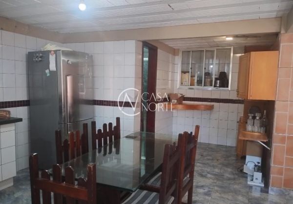 Casa à venda com 3 quartos, 206m², 1 suíte, 3 vagas, Beco Dois da Rua José Grimberg no bairro Parque Santa Fé em Porto Alegre