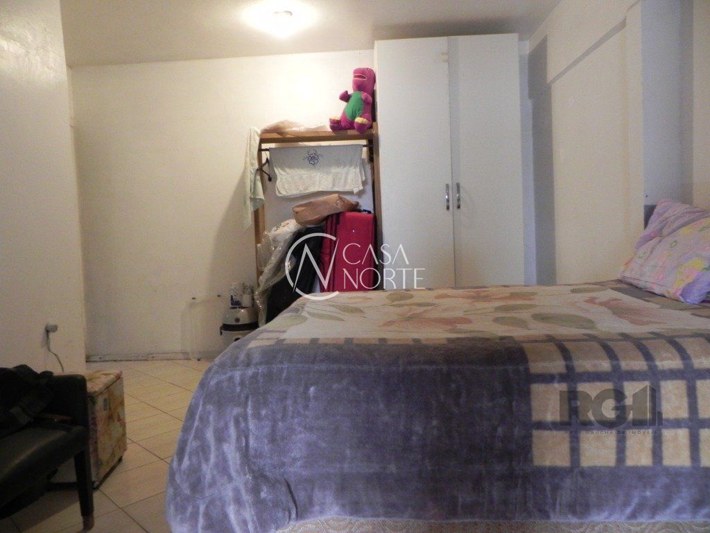 Casa à venda com 7 quartos, 259m², 1 vaga, Rua São Joaquim no bairro Glória em Porto Alegre