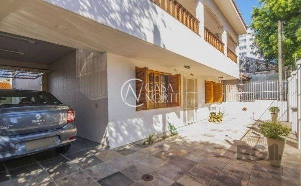 Casa à venda com 4 quartos, 412m², 2 suítes, 3 vagas, Rua Fonseca Ramos no bairro Medianeira em Porto Alegre