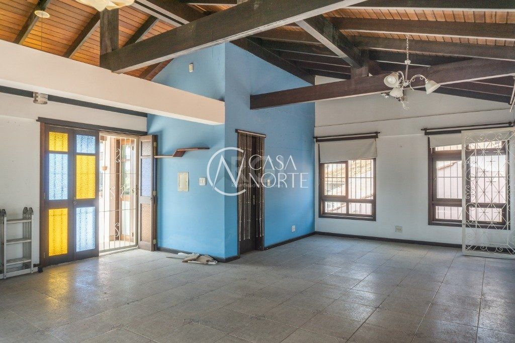 Casa à venda com 5 quartos, 344m², 1 suíte, 3 vagas, Rua General Francisco de Paula Cidade no bairro Chácara das Pedras em Porto Alegre