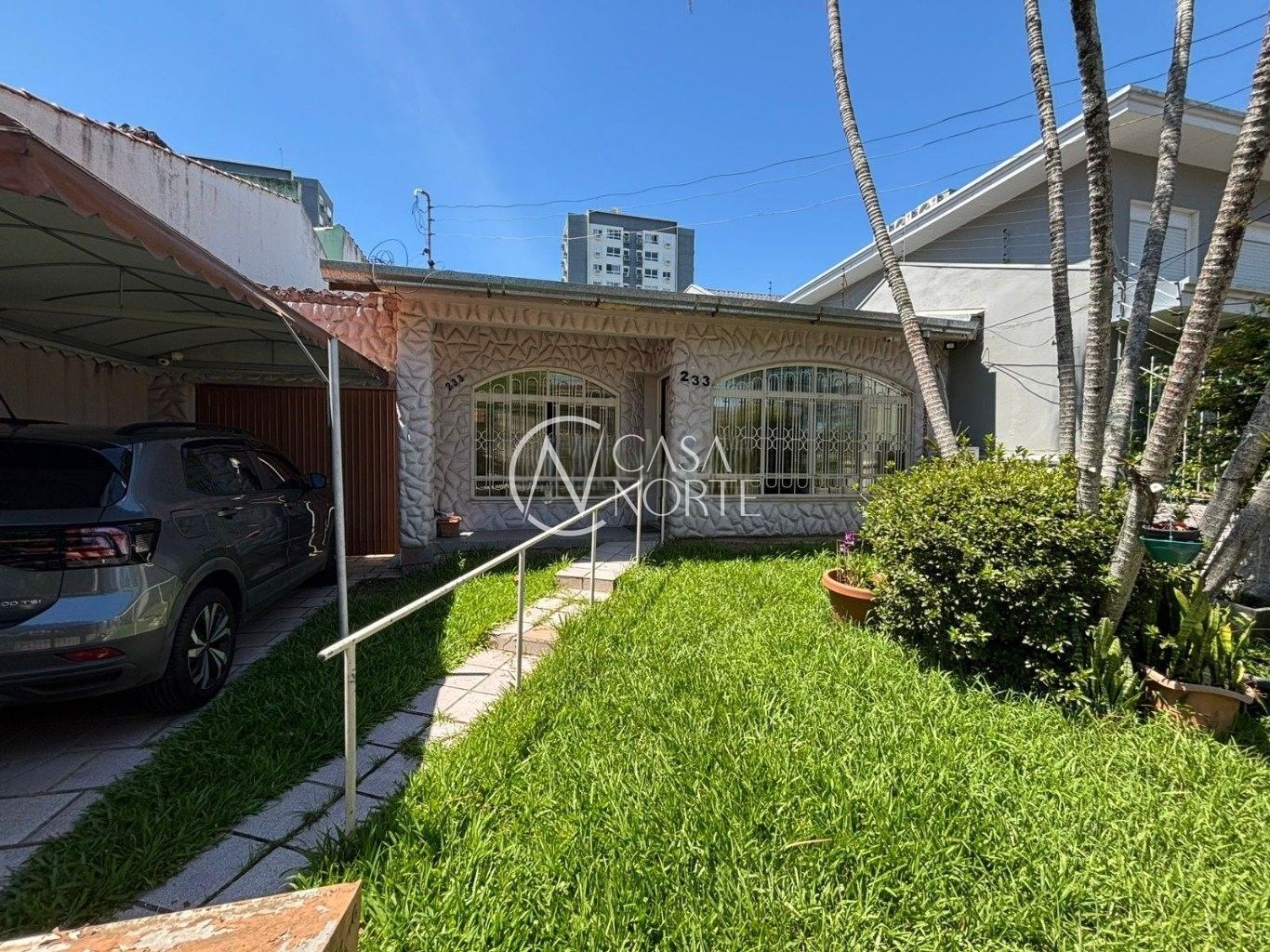 Casa à venda com 4 quartos, 180m², 1 suíte, 3 vagas, Rua Doutor Affonso Sanmartin no bairro Jardim do Salso em Porto Alegre