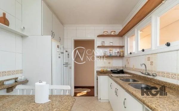 Casa à venda com 3 quartos, 317m², 1 suíte, Rua Joaquim Cruz no bairro Santo Antônio em Porto Alegre