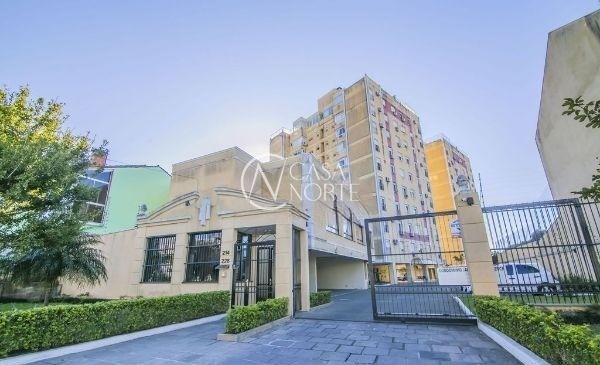 Apartamento à venda com 3 quartos, 75m², 1 suíte, 2 vagas, Rua Coronel Massot no bairro Cristal em Porto Alegre