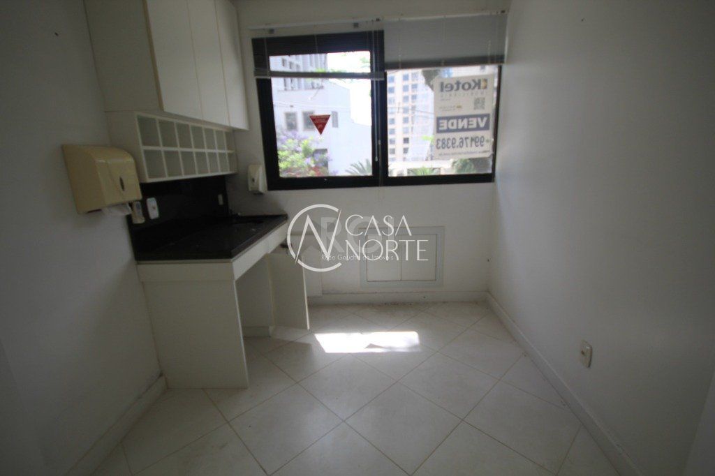 Sala Comercial à venda , Avenida Luiz Manoel Gonzaga no bairro Três Figueiras em Porto Alegre