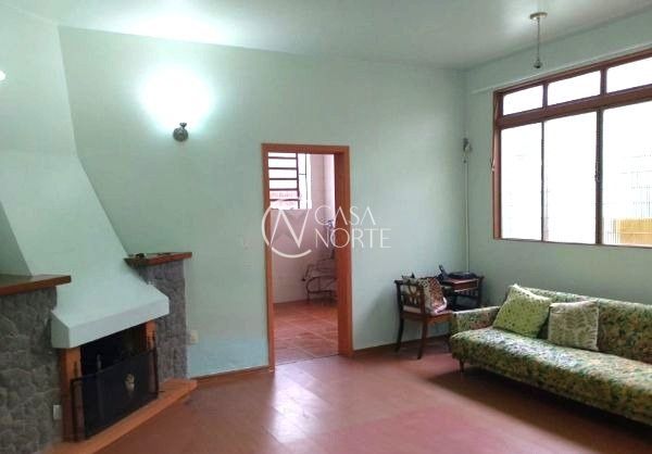 Casa à venda com 5 quartos, 253m², 2 vagas, Rua Tobias Barreto no bairro Partenon em Porto Alegre