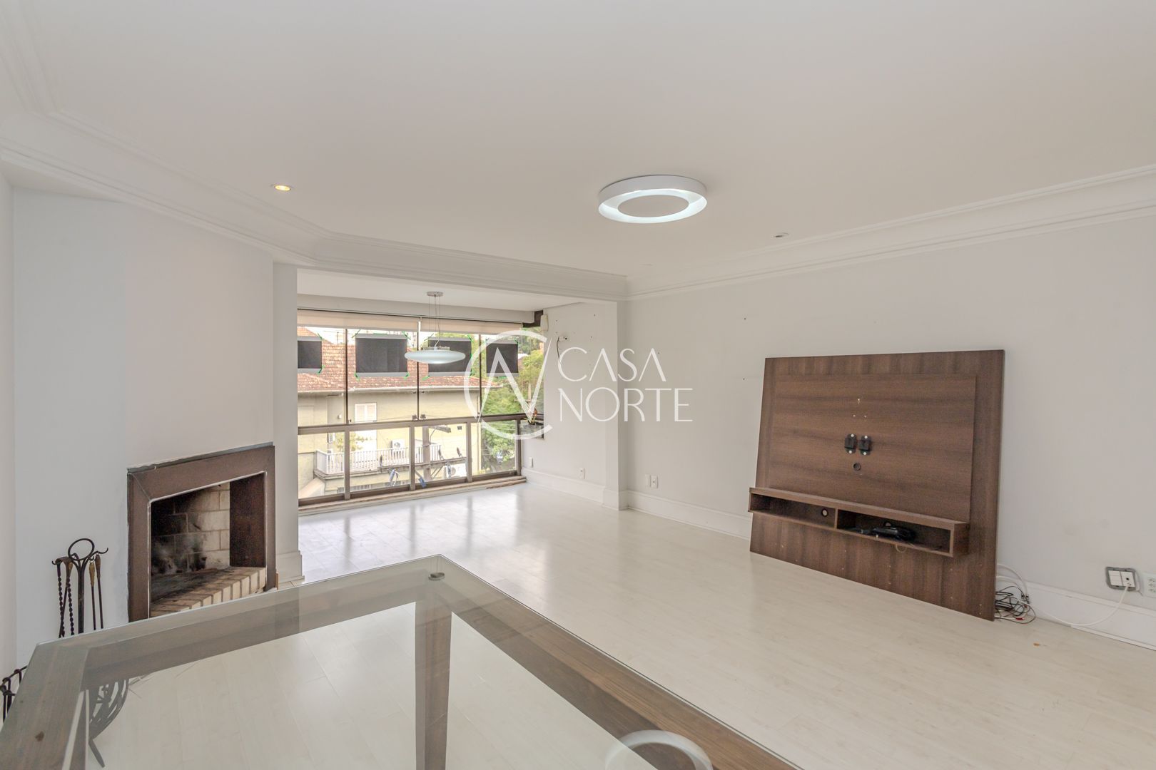 Apartamento à venda com 3 quartos, 125m², 1 suíte, 1 vaga, Praça Doutor Maurício Cardoso no bairro Moinhos de Vento em Porto Alegre