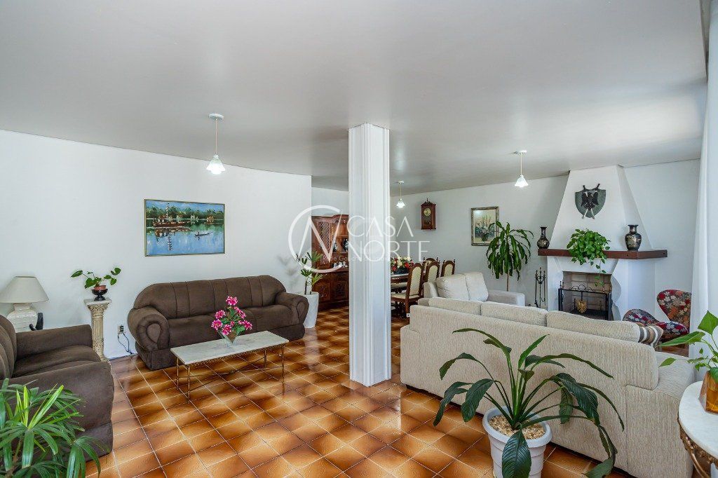 Casa à venda com 3 quartos, 165m², 2 suítes, 2 vagas, Rua Vital Brasil no bairro Jardim Sabará em Porto Alegre